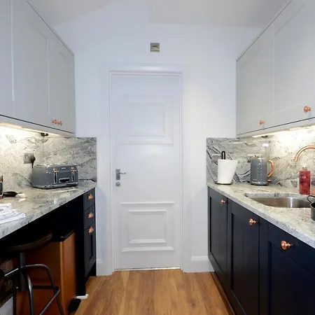 Apartment Priory Street Apartment 3 *